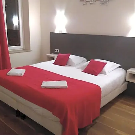 Logis Le Provencal Hotel 2*