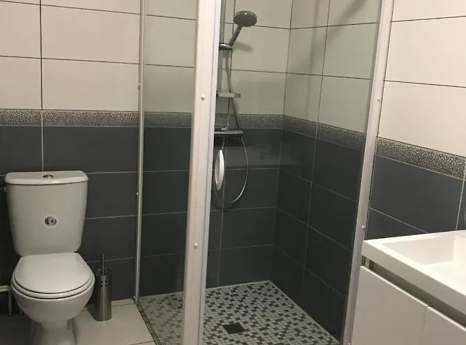 Logis Le Provençal Hotel